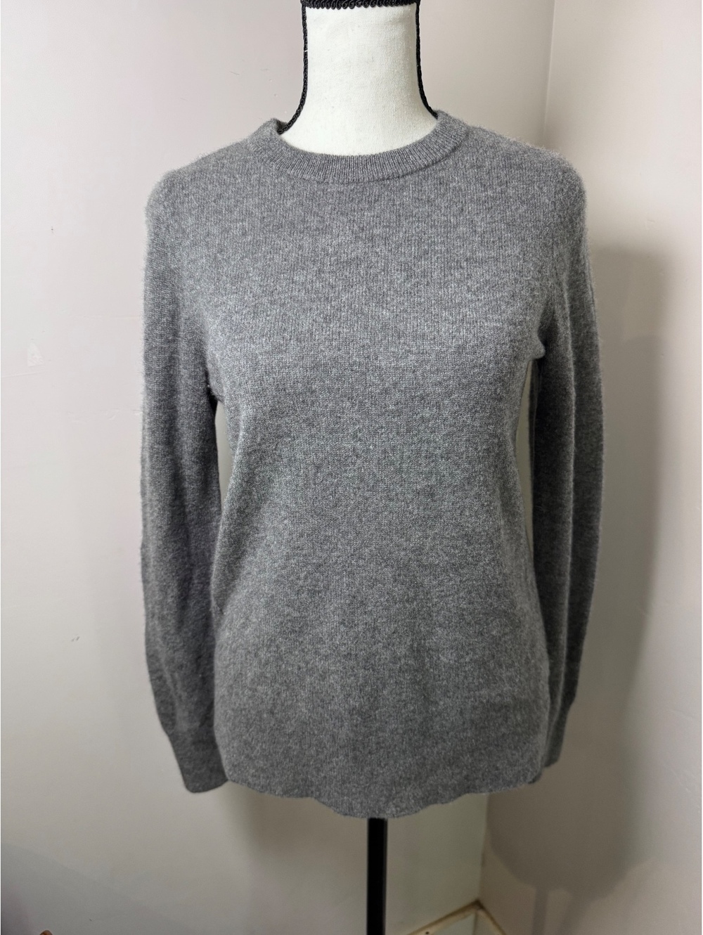 Halogen 100% Cashmere Sweater Women’s XS Gray Crewneck Long Sleeve Pullover
